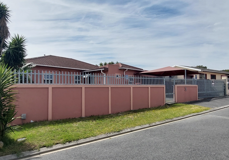 4 Bedroom Property for Sale in St Dumas Western Cape